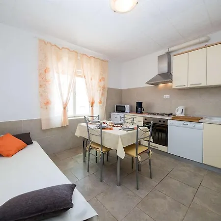 Prázdninový dům House Denis *