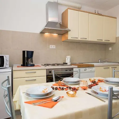 Prázdninový dům House Denis *
